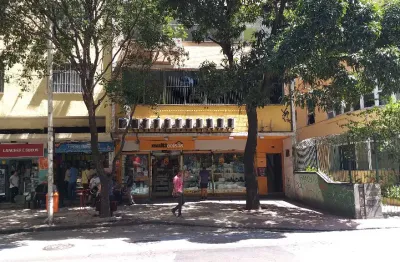 Vendo terreno com 3 edificações na rua paulo barreto e rua voluntários da pátria.