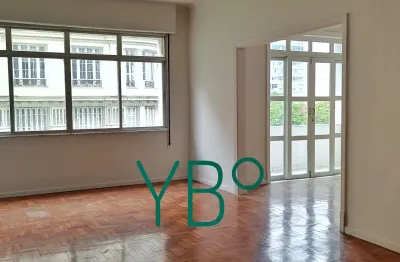 Imponente e confortável apartamento na praça do lido em copacabana