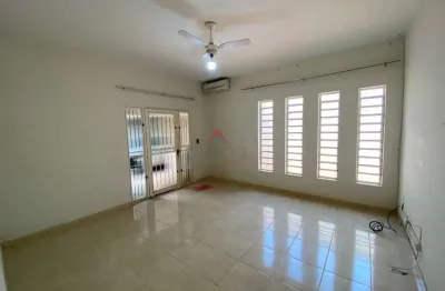 Casa com 4 quartos para alugar no Centro, Araçatuba 