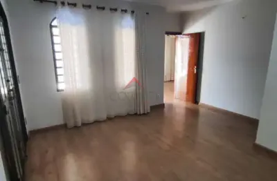 Casa com 3 quartos para alugar na Vila Industrial, Araçatuba 
