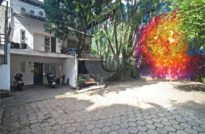 Casa à venda na Rua Augusta, --, Jardim América, São Paulo