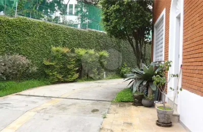 Casa com 3 quartos à venda na Rua Petrópolis, --, Sumaré, São Paulo