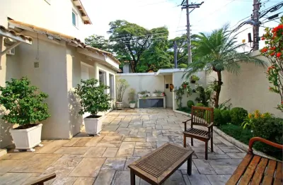Casa com 3 quartos à venda na Rua Monte Alegre, --, Perdizes, São Paulo