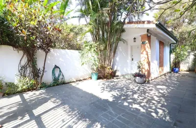 Casa com 4 quartos à venda na Rua dos Macunis, --, Vila Madalena, São Paulo