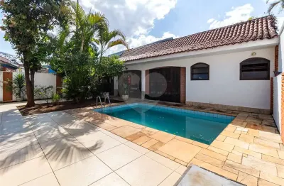 Casa com 4 quartos à venda na Rua Guararapes, --, Alto da Lapa, São Paulo