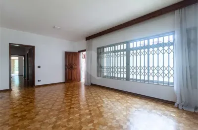 Casa com 3 quartos para alugar na Rua Japuanga, --, Alto de Pinheiros, São Paulo