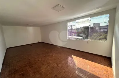 Casa à venda na Rua Brigadeiro Gavião Peixoto, --, Lapa, São Paulo