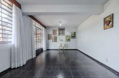 Casa com 4 quartos à venda na Rua Pombal, --, Sumaré, São Paulo