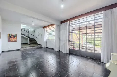 Casa com 4 quartos à venda na Rua Pombal, --, Sumaré, São Paulo