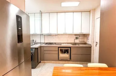 Apartamento com 3 quartos à venda na Rua Capote Valente, --, Pinheiros, São Paulo