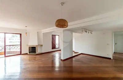 Apartamento com 3 quartos para alugar na Rua Girassol, --, Vila Madalena, São Paulo