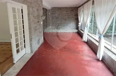 Casa com 4 quartos para alugar na Rua Macaubal, --, Sumaré, São Paulo