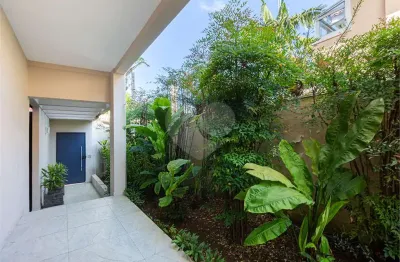 Casa com 3 quartos à venda na Rua Dona Balduína, --, Sumaré, São Paulo
