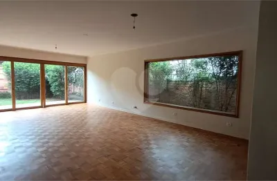 Casa com 3 quartos para alugar em Alto de Pinheiros, São Paulo 