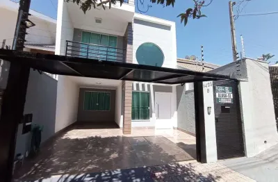 Casa com 4 quartos para alugar na Rua Pioneiro José Vicente da Silva, 1428 B, Jardim Itália, Maringá