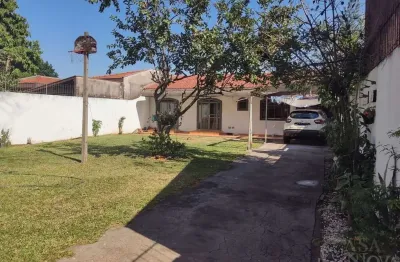 Casa á venda com quintal no parque grevílea em maringá
