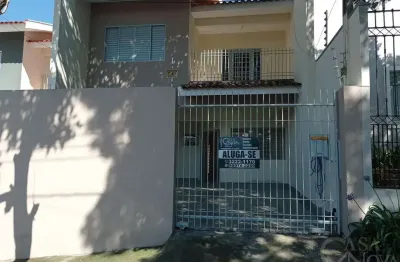 Casa com 3 quartos para alugar na Rua 8 de Setembro, 446 A, Jardim Alamar, Maringá