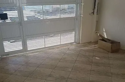 Casa com 2 quartos para alugar na Rua Manoel da Nóbrega, Vila Amorim, Suzano