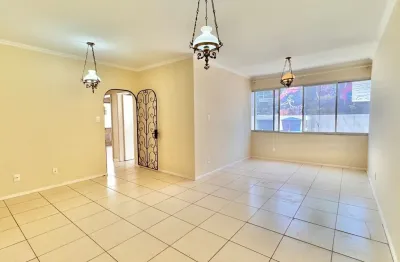 Apartamento 3 Dormitórios no Centro de Florianópolis | 99m² Privativos | Vaga Coberta | Pronto para Morar