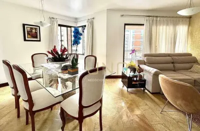 Apartamento amplo no centro de florianópolis, próximo a beira mar.