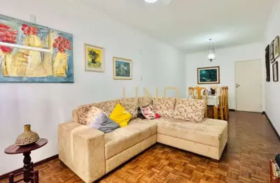 Apartamento no centro da cidade, com 02 quartos sendo uma suíte, uma vaga de garagem.