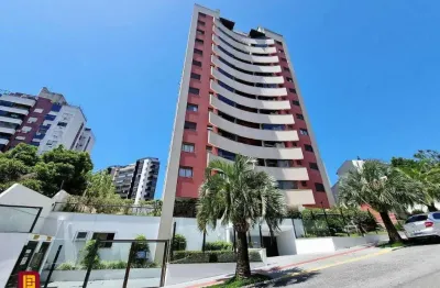 Apto no centro 03 quartos com suite, sacada e garagem.