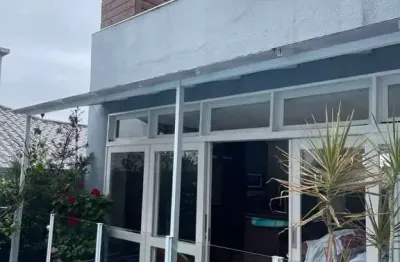 Casa com 04 dormitórios sendo 01 suíte em coqueiros em florianópolis sc