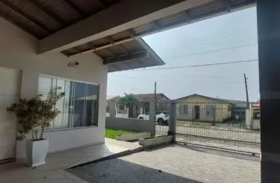 Casa térrea financiável com 113m², pátio individual, situada no bairro carianos sul da ilha de flori