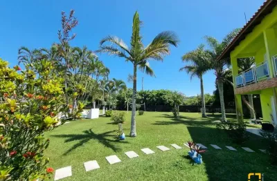 Pousada na barra da lagoa com amplo terreno próximo ao mar e canal.