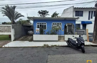 Casa com 03 dormitórios sendo 01 suite no bairro estreito em florianópolis