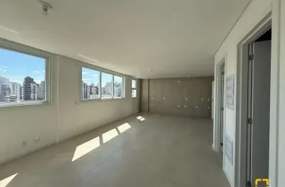 Apartamento com 48,5 m², 1 suíte, lavabo, 1 vaga, no centro de florianópolis