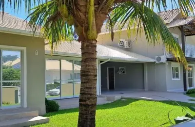 Casa em condomínio fechado com 3 quartos à venda na Rua Isid Dutra, 175, Sambaqui, Florianópolis