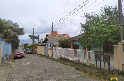 Brognoli vende - casa resisdencial no bairro de sambaqui