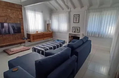 Brognoli vende- casa a venda em condomínio fechado, junto a natureza e próximo ao mar.