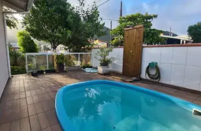 Oportunidade! casa com 03 dormitórios, piscina e área gourmet.