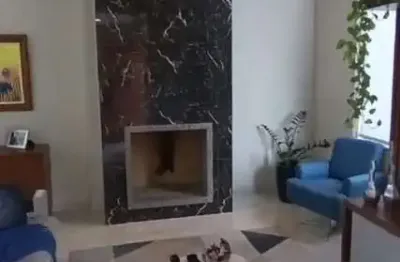 Casa à venda em condomínio - conforto, espaço e funcionalidade!