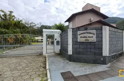 Terreno com 1.425m² à venda no condomínio gralha azul - sambaqui, florianópolis