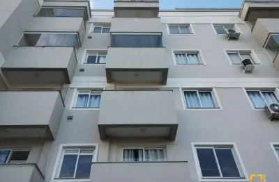 Apartamento com 2 quartos sendo 1 suíte no bairro aririú
