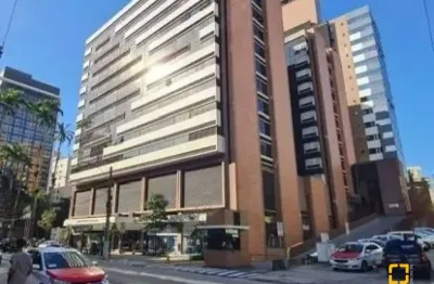 Garagem livre e de fácil acesso no centro de florianópolis.