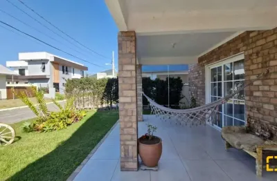 Casa em condomínio fechado, viva em meio as montanhas e próximo as melhores praias de florianópolis.