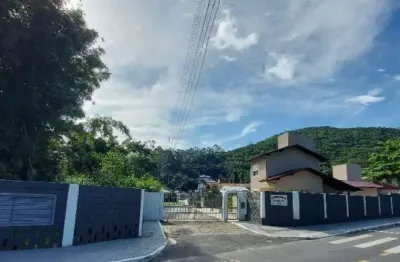 Brognoli vende- terreno em condomínio fechado no bairro sambaqui