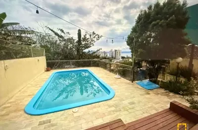 Casa com 4 quartos à venda na agronômica/florianópolis