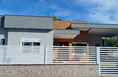 Brognoli vende - casa com piscina e área de lazer - próximo à praia de canasvieiras