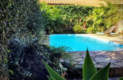 Casa mobiliada 2 dormitórios e piscina no bairro campeche