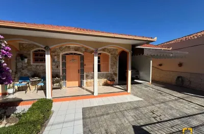 Casa a venda de 4 dormitórios com piscina no rio tavares - florianópolis/sc