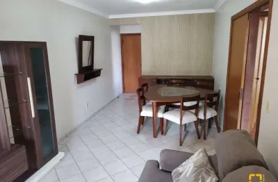 Apartamento com 2 dormitórios (suíte), sacada, 1 vaga de garagem e 1 hobby box - centro - fpolis/sc