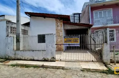 Casa de 86 m2 alvenaria averbada com dois quartos no canto bairro estreito florianópolis.