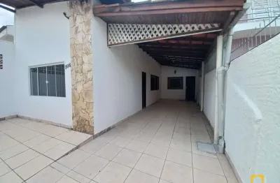 Casa de 86 m2 alvenaria averbada com dois quartos no canto bairro estreito florianópolis.