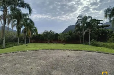 Terreno à venda com escritura pública à 500m do mar - Praia do Pântano do Sul em Florianópolis SC