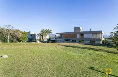 Oportunidade no cacupé: terreno com vista para o mar em condomínio de luxo com infraestrutura!